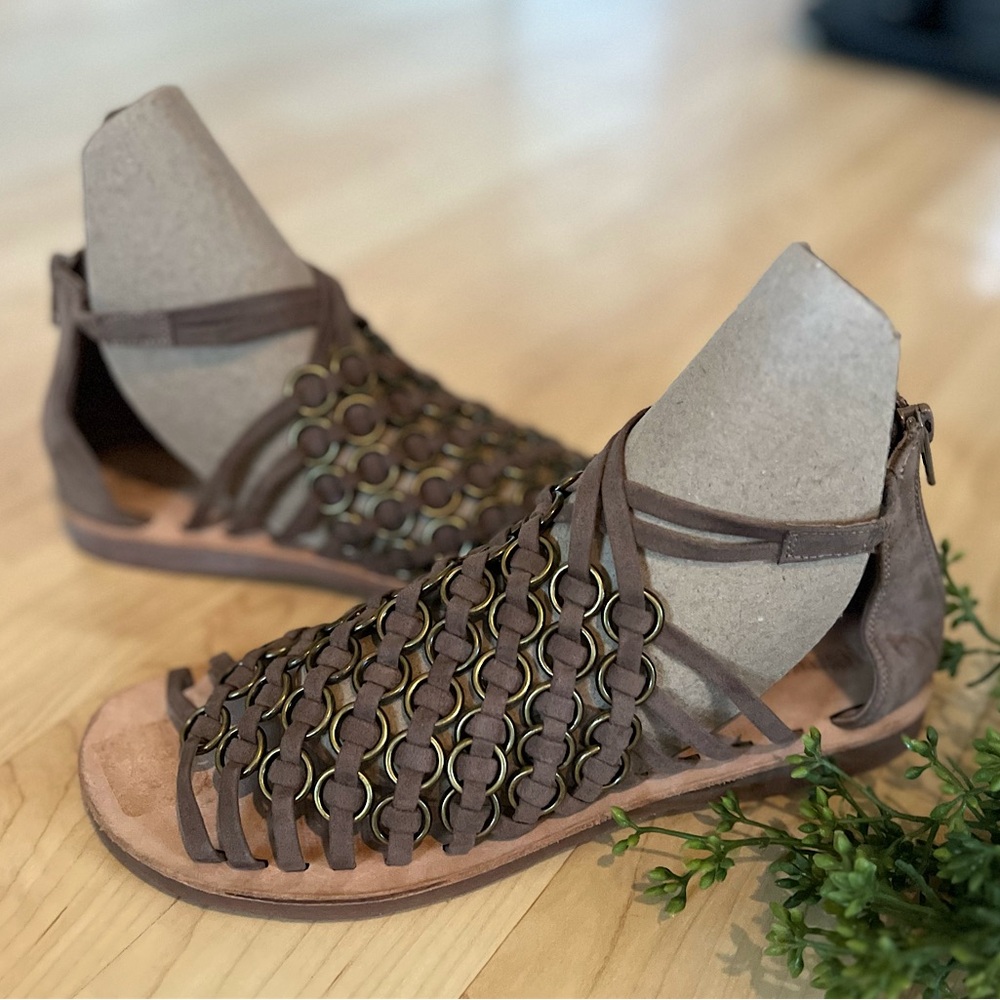 🤎 JEFFREY CAMPBELL 🤎 Pulau Gladiator Leather Chain Sandals - NEW Size 8